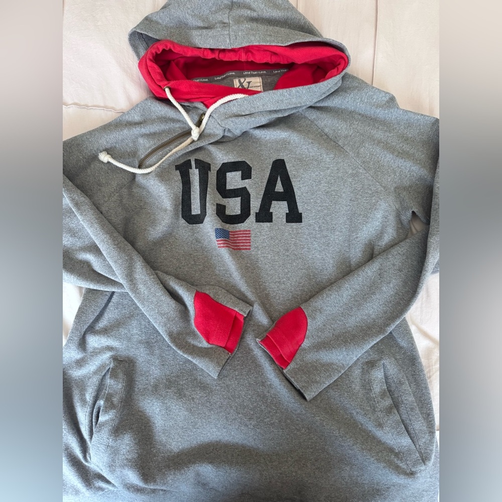 USA Ampersand Ave sweatshirt